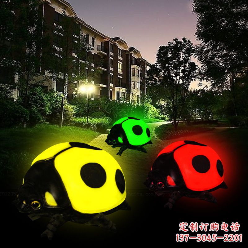 深圳玻璃钢发光七星瓢虫雕塑璀璨夺目的夜景