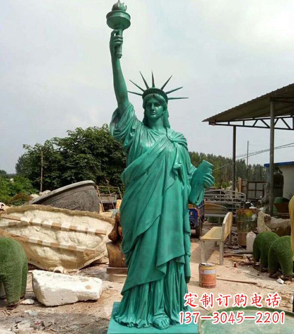 深圳玻璃钢仿青铜自由女神像的雕塑