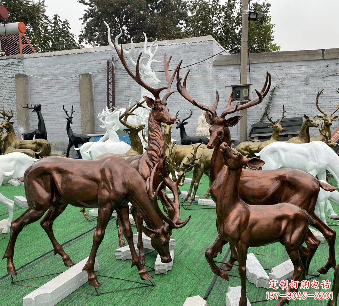 深圳玻璃钢仿铜群鹿雕塑——精美动物雕塑装点公园