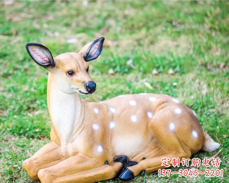 深圳玻璃钢卧姿梅花鹿雕塑