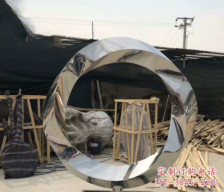 深圳不锈钢抽象镜面圆环雕塑1