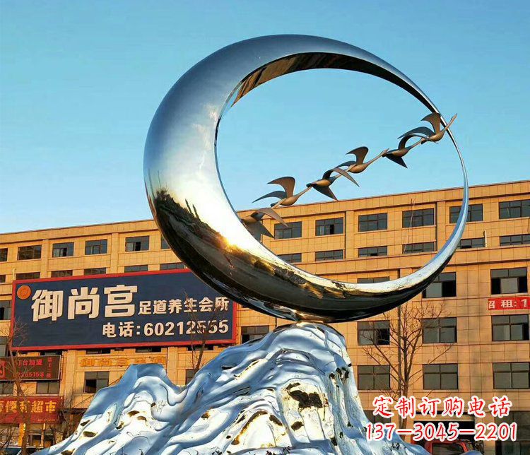 深圳不锈钢大雁和假山街边景观雕塑