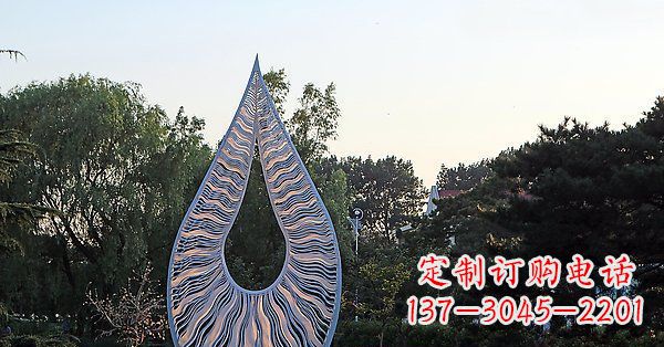 深圳水滴雕塑给公园带来流动的美