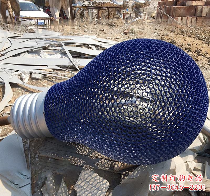 深圳不锈钢灯泡雕塑灯光下的美丽之美