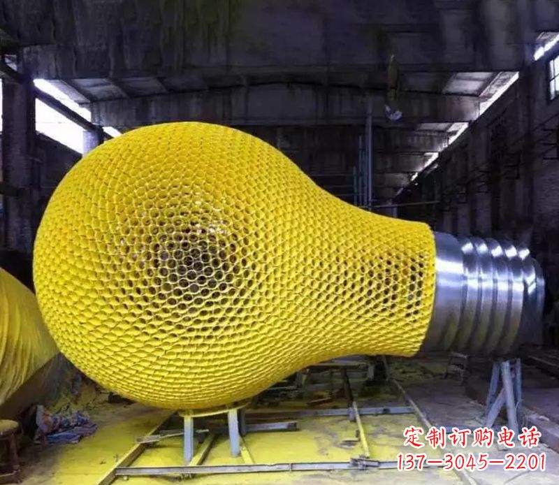 深圳不锈钢灯泡雕塑2