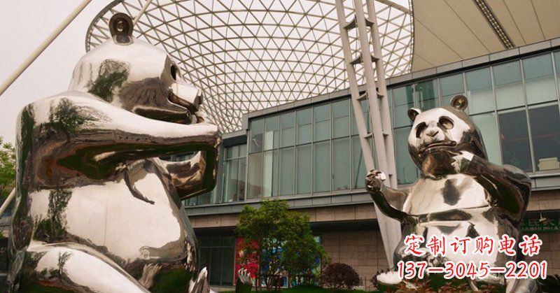 深圳不锈钢公园动物镜面熊猫雕塑