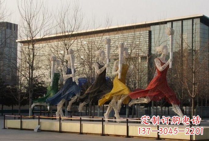 深圳不锈钢火炬手雕塑象征着永恒的精神
