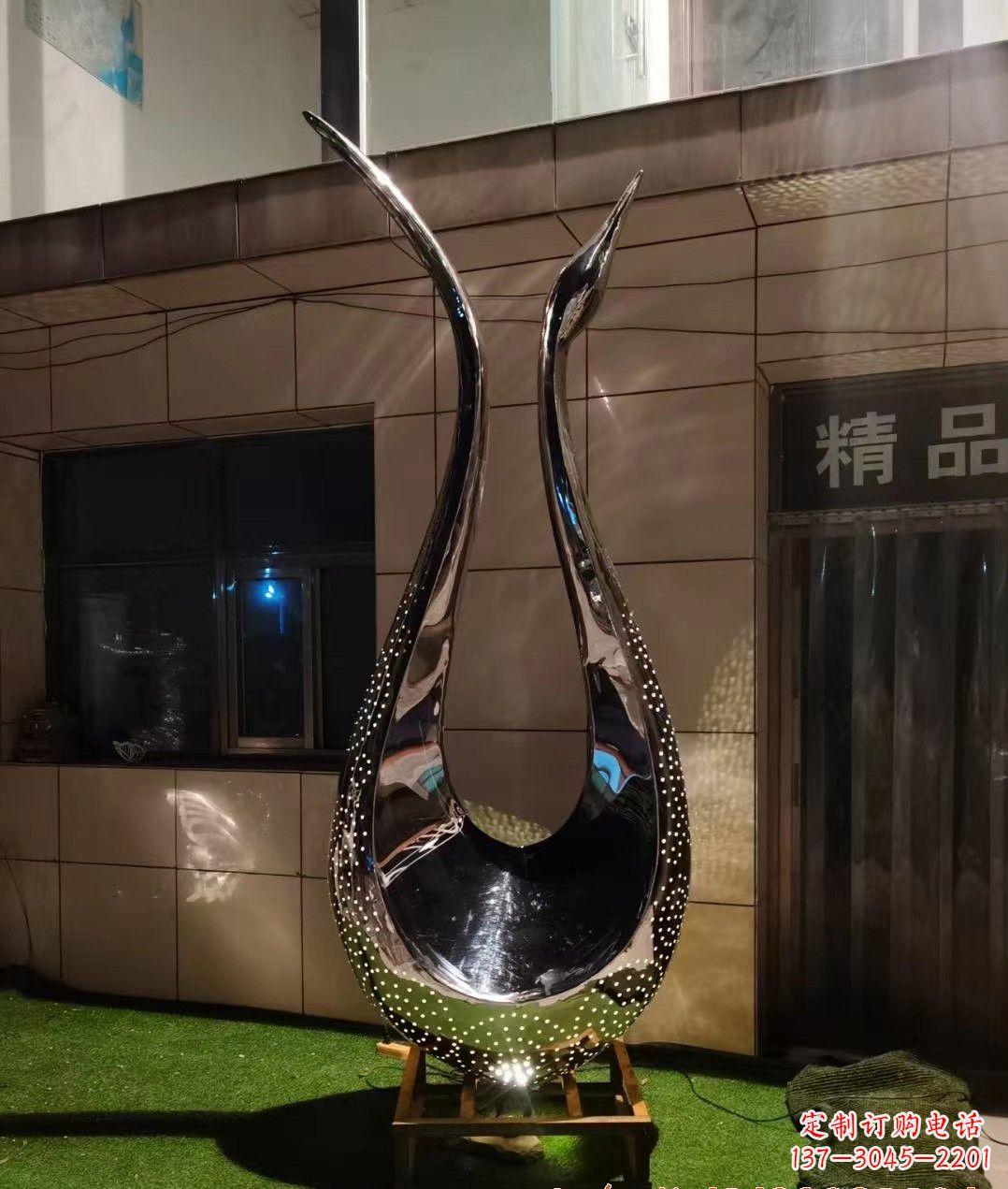 深圳不锈钢镜面天鹅雕塑——象征着美丽与坚强