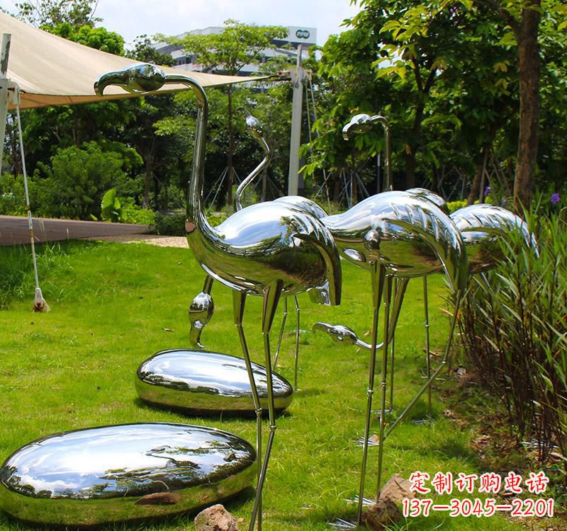 深圳不锈钢镜面火烈鸟雕塑精美外形、多彩光泽