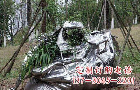 深圳不锈钢手提包雕塑——精美的艺术形式