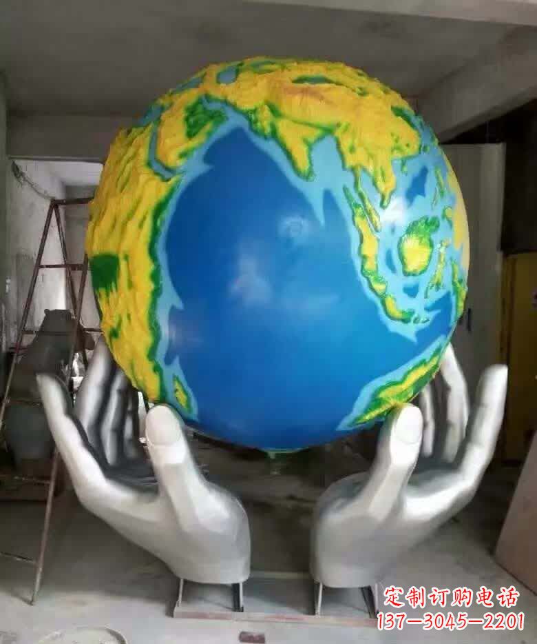 深圳不锈钢手托地球雕塑精美的艺术作品