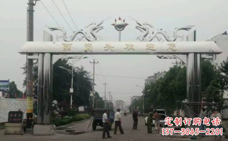 深圳不锈钢双龙戏珠牌坊传承文化的雕塑之美