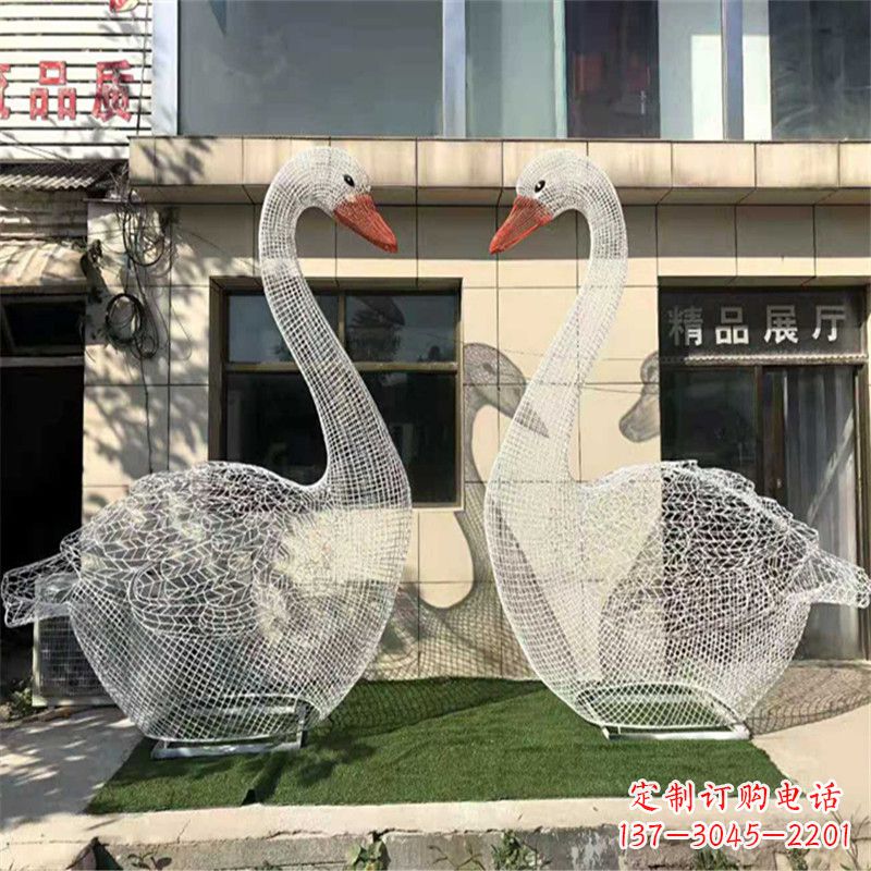 深圳不锈钢缩翅网格天鹅一对经典雕塑的传奇之美
