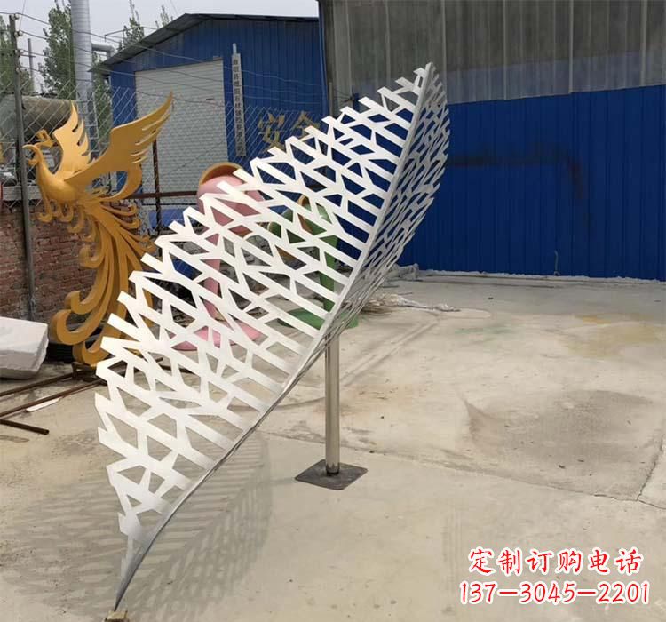 深圳不锈钢园林树叶雕塑