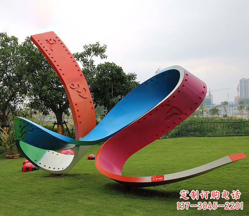 深圳彩色不锈钢胶卷雕塑