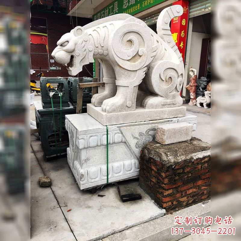 深圳大理石广场大门上的精美豹子雕塑