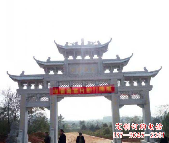 深圳三门石雕牌楼古老而精美的雕塑
