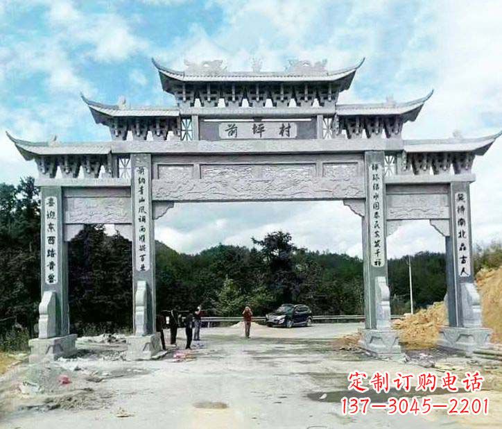 深圳村庄三门石牌坊石雕的内容。