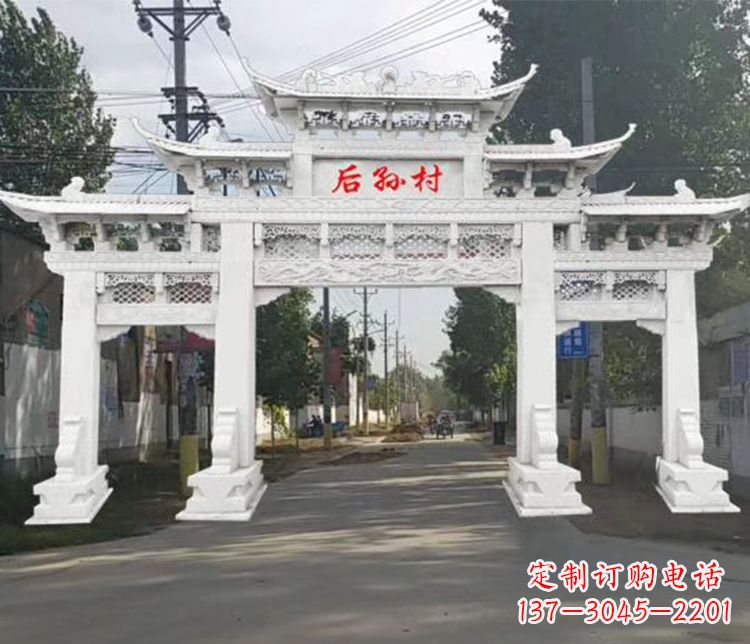 深圳精巧古朴的村庄牌坊石雕