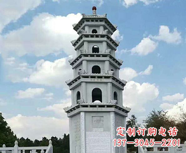 深圳神秘的宝塔雕塑