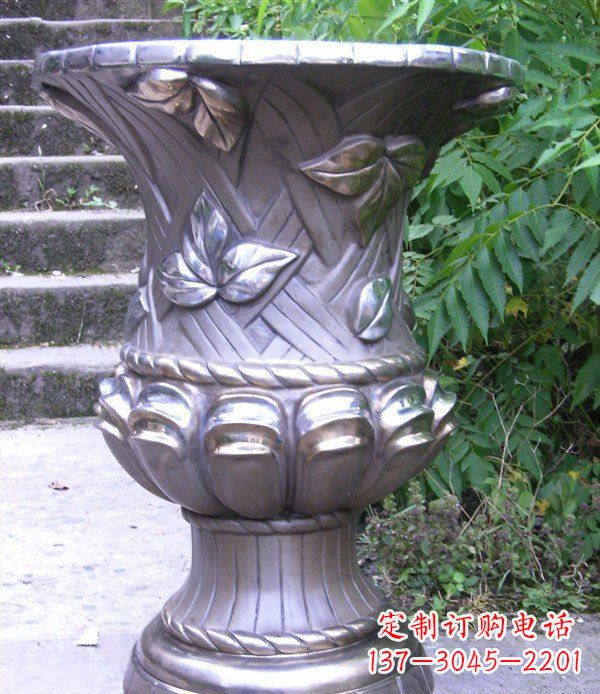 深圳仿铜花盆玻璃钢景观雕塑