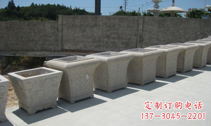 深圳大理石花盆石雕 – 在公园展现精美自然风貌