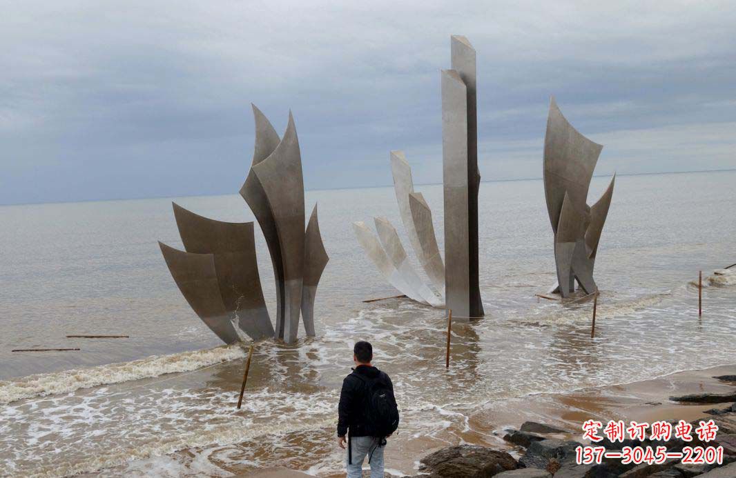深圳海边不锈钢船帆景观雕塑