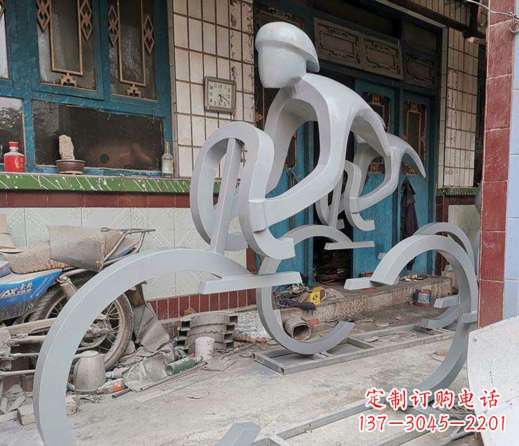 深圳户外不锈钢骑自行车人物雕塑