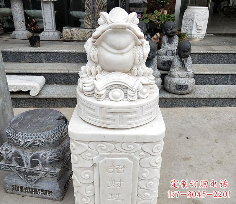 深圳金蟾立柱石动物雕塑