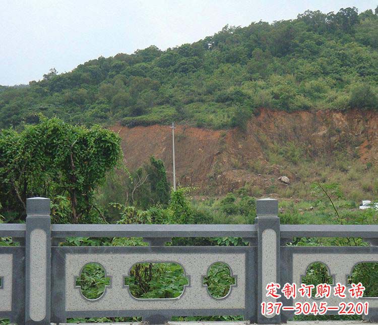 深圳景区仿古栏板石雕：展现华丽古典风格的雕塑艺术