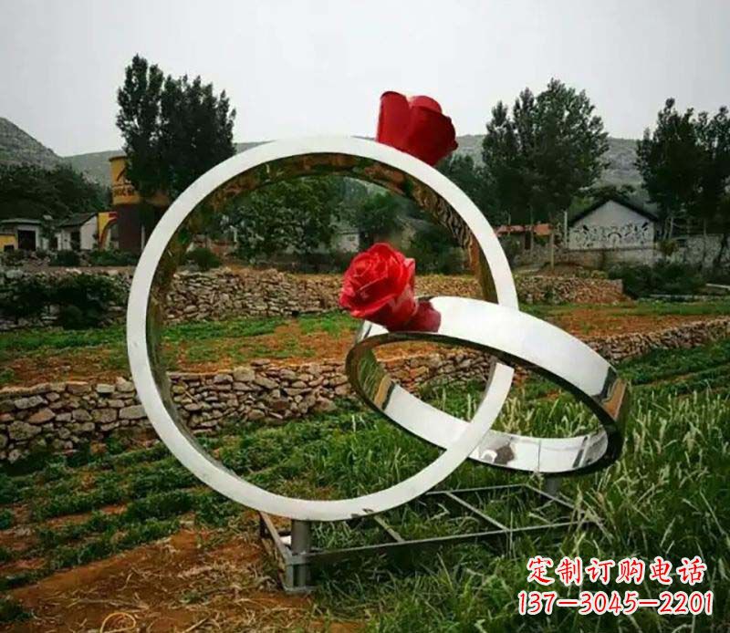 深圳中领雕塑:高贵精致的镜面不锈钢戒指雕塑