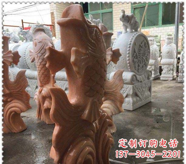 深圳晚霞红喷水鲤鱼公园石雕