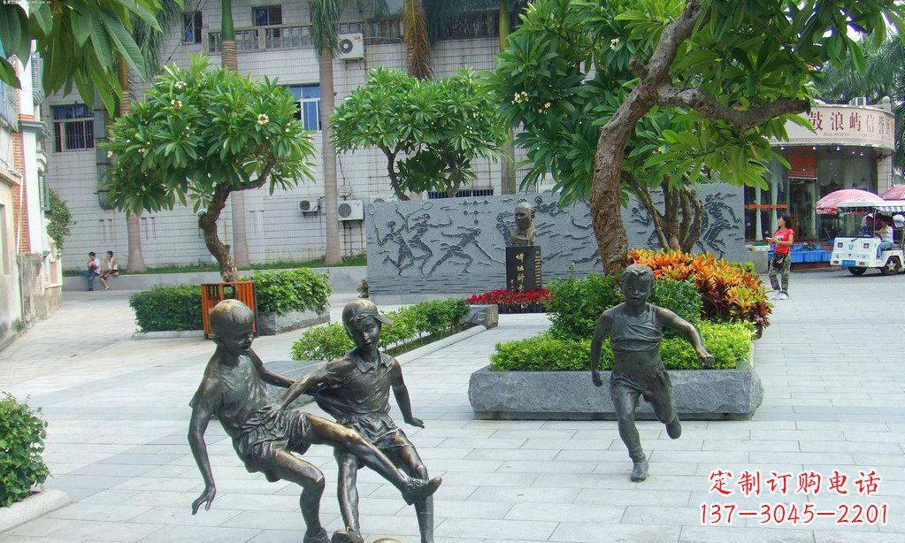 深圳小孩踢足球铜雕