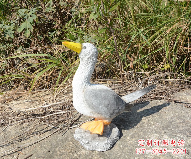 深圳学校雕塑和平鸽