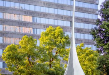 深圳水滴雕塑-不锈钢镜面公园广场水滴雕塑